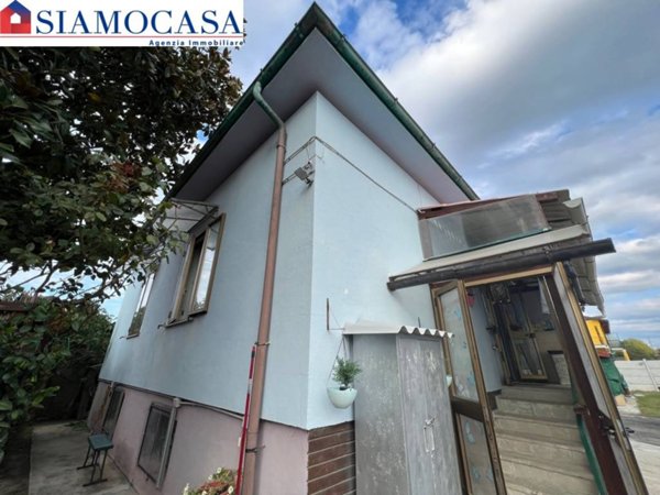 casa indipendente in vendita ad Alessandria in zona Borsalino