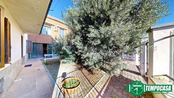casa indipendente in vendita ad Alessandria in zona Orti