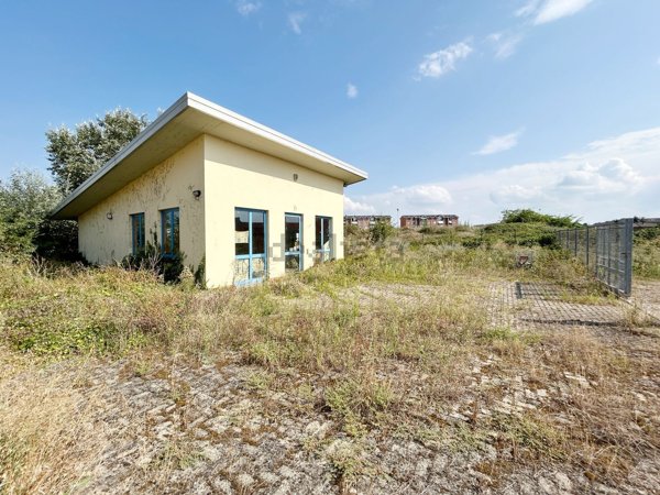 locale commerciale in vendita ad Alessandria