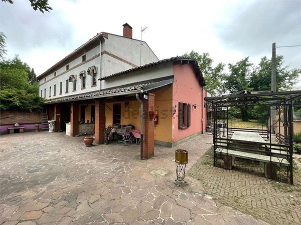 casa indipendente in vendita ad Alessandria in zona Piazza Garibaldi