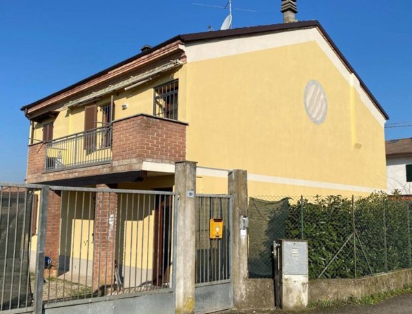 casa indipendente in vendita ad Alessandria
