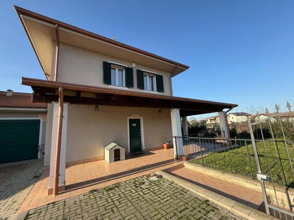 casa indipendente in vendita ad Alessandria in zona Villa del Foro