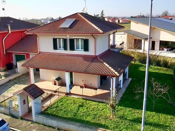 casa indipendente in vendita ad Alessandria in zona Villa del Foro