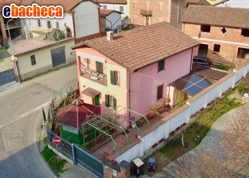 casa indipendente in vendita ad Alessandria in zona Centro Città