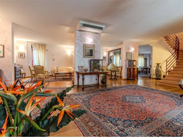 villa in vendita ad Alessandria in zona zona Pista