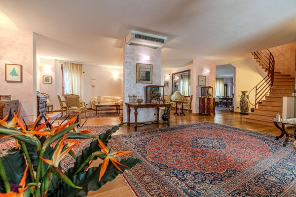 villa in vendita ad Alessandria in zona zona Pista