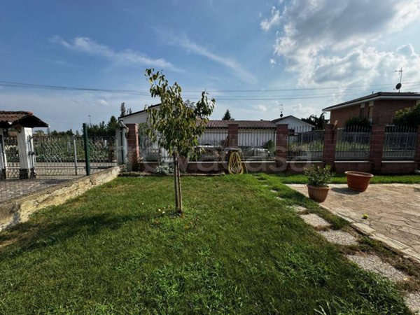 casa indipendente in vendita ad Alessandria in zona Borgo Cittadella