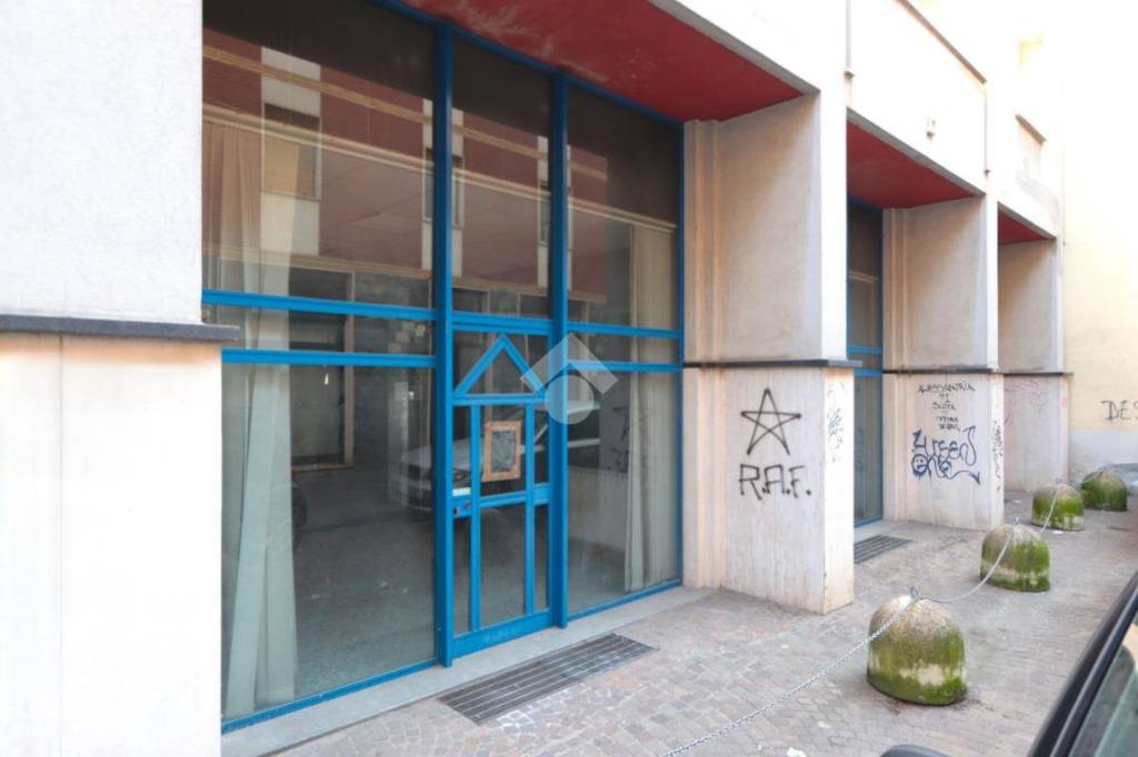 negozio in vendita ad Alessandria in zona Borgo Rovereto