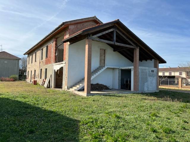 casa indipendente in vendita ad Alessandria in zona Mandrogne