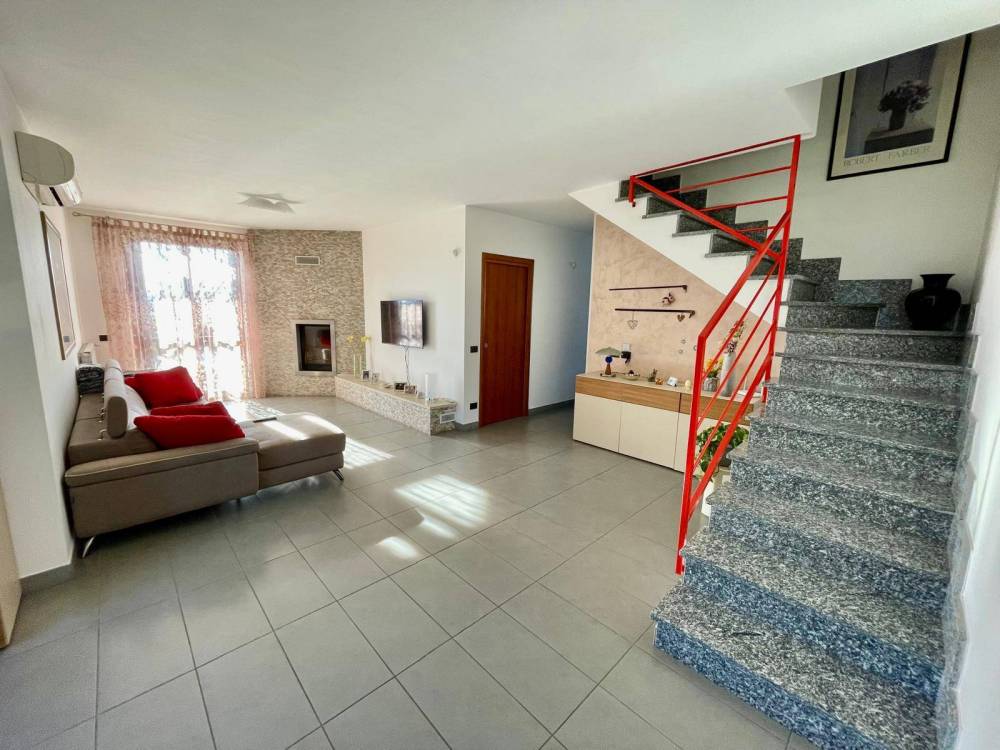 casa indipendente in vendita ad Alessandria in zona Cantalupo