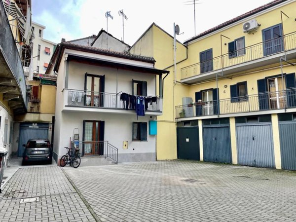 casa indipendente in vendita ad Alessandria in zona Borgo Rovereto