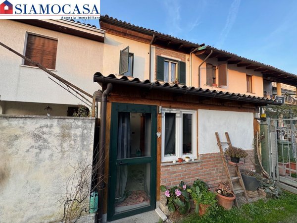 casa indipendente in vendita ad Alessandria in zona Castelceriolo