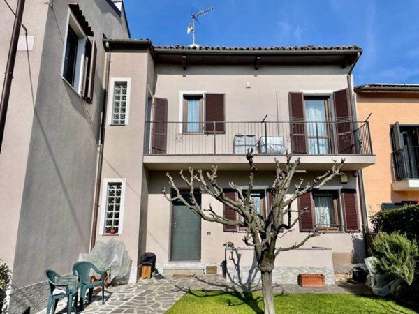 casa indipendente in vendita ad Alessandria in zona Villa del Foro