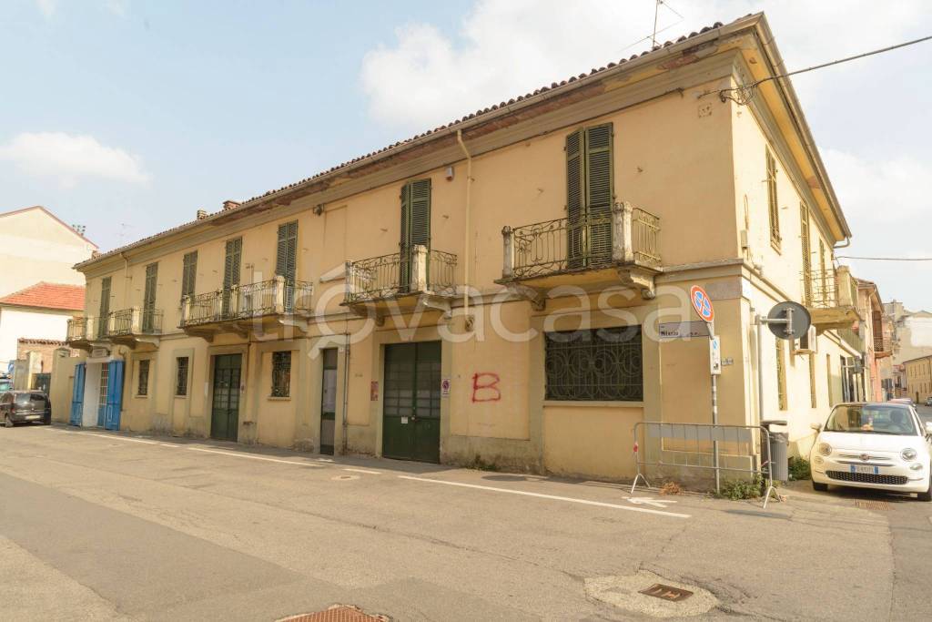 casa indipendente in vendita ad Alessandria in zona Borgo Rovereto