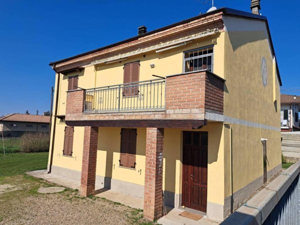 casa indipendente in vendita ad Alessandria in zona San Giuliano Vecchio