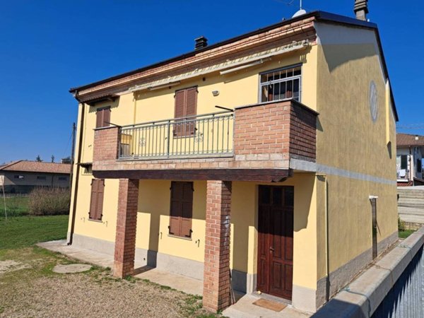 casa indipendente in vendita ad Alessandria in zona San Giuliano Vecchio