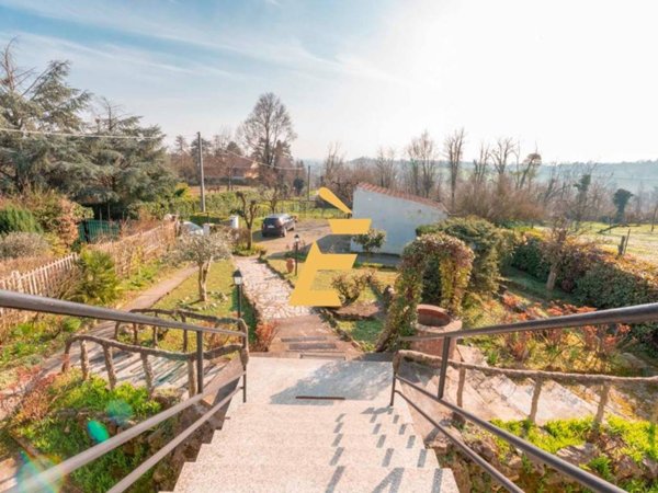 casa indipendente in vendita ad Alessandria in zona Valmadonna