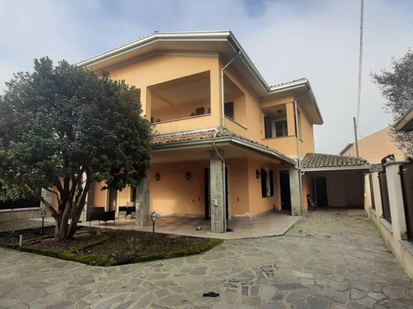 casa indipendente in vendita ad Alessandria in zona Mandrogne
