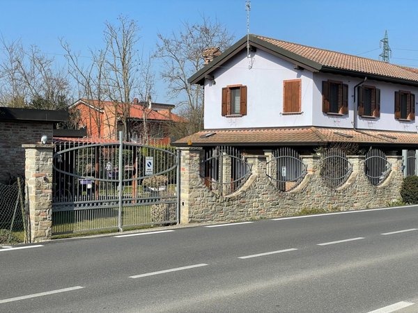 casa indipendente in vendita ad Alessandria in zona Cabanette