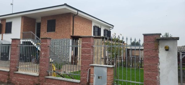 casa indipendente in vendita ad Alessandria