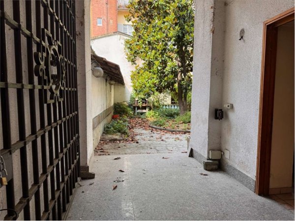 casa indipendente in vendita ad Alessandria in zona Borgo Rovereto
