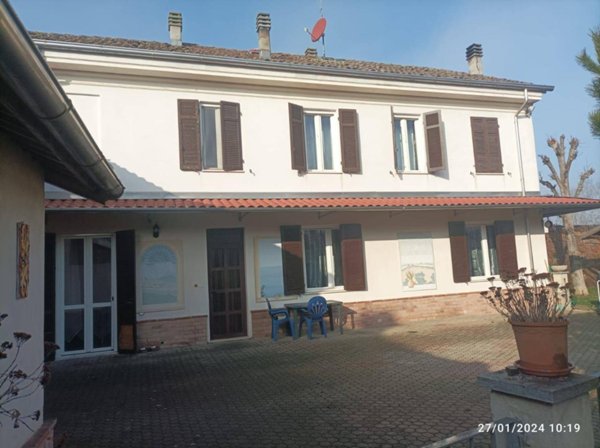 casa indipendente in vendita ad Alessandria in zona Villa del Foro
