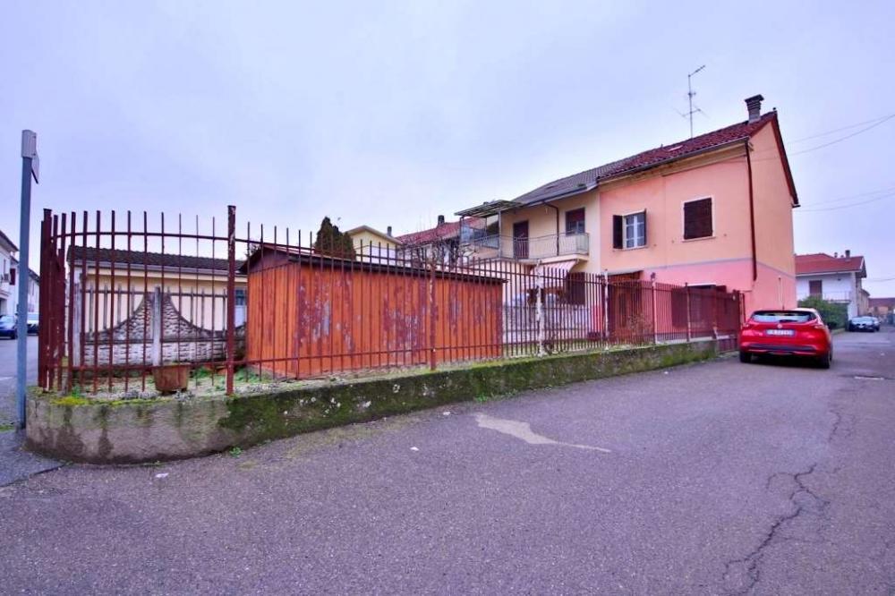 casa indipendente in vendita ad Alessandria in zona Castelceriolo