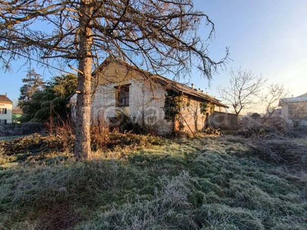 terreno edificabile in vendita ad Alessandria in zona Villa del Foro
