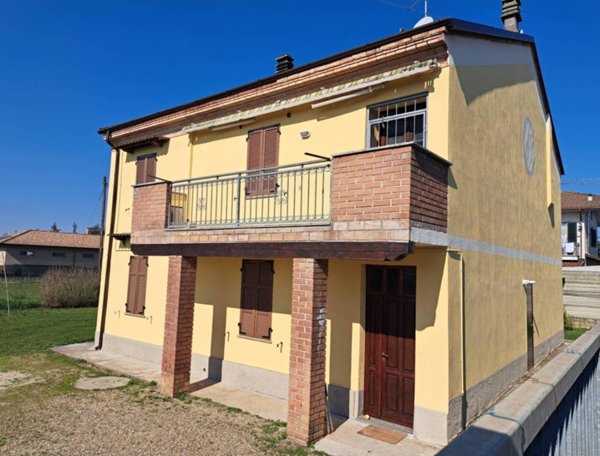 casa indipendente in vendita ad Alessandria in zona San Giuliano Vecchio