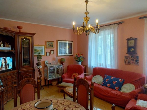 casa indipendente in vendita ad Alessandria in zona Orti