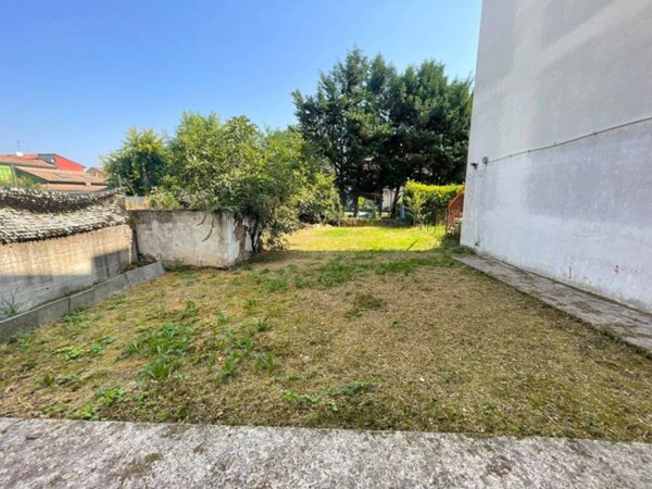 casa indipendente in vendita ad Alessandria in zona Orti