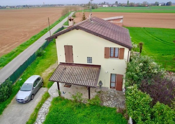 casa indipendente in vendita ad Alessandria in zona San Giuliano Vecchio