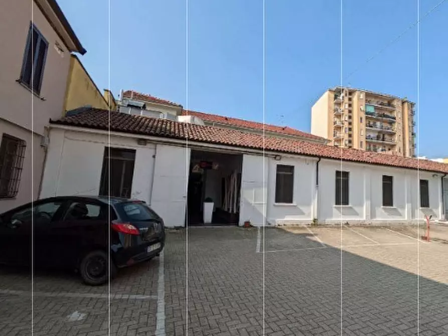 negozio in vendita ad Alessandria
