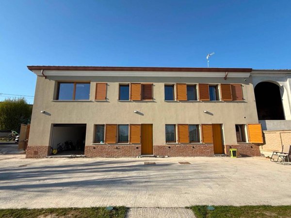 casa indipendente in vendita ad Alessandria in zona Valmadonna