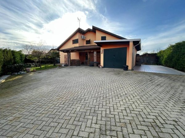 casa indipendente in vendita ad Alessandria in zona Cantalupo