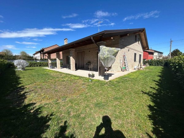 casa indipendente in vendita ad Alessandria in zona Cantalupo