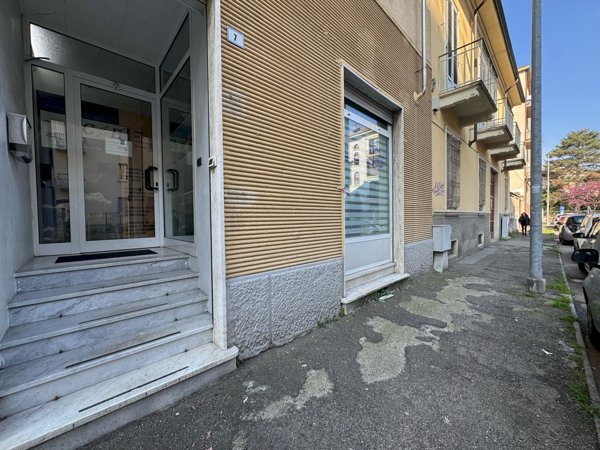 locale commerciale in vendita ad Alessandria in zona zona Pista