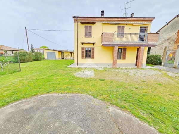 casa indipendente in vendita ad Alessandria in zona San Giuliano Vecchio