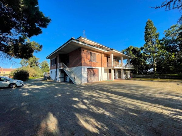 casa indipendente in vendita ad Alessandria in zona Villa del Foro