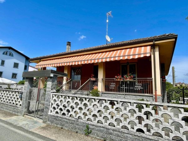 casa indipendente in vendita ad Alessandria in zona Casalbagliano