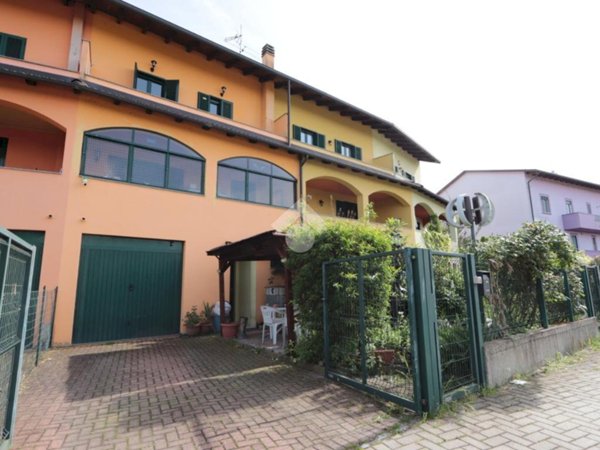 casa indipendente in vendita ad Alessandria in zona Casalbagliano
