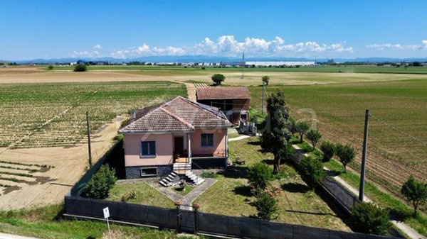 casa indipendente in vendita ad Alessandria in zona Spinetta Marengo