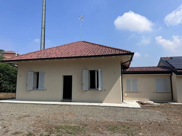 casa indipendente in vendita ad Alessandria in zona Villaggio Europa