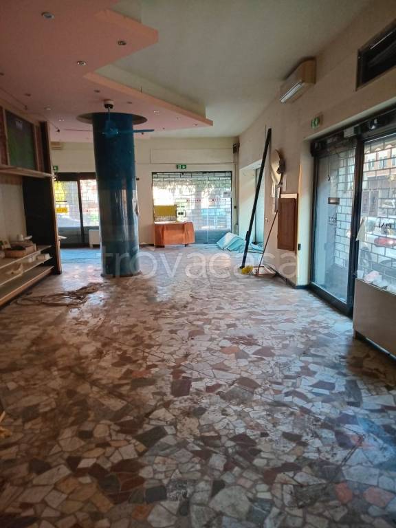 negozio in vendita ad Alessandria in zona Borgo Rovereto