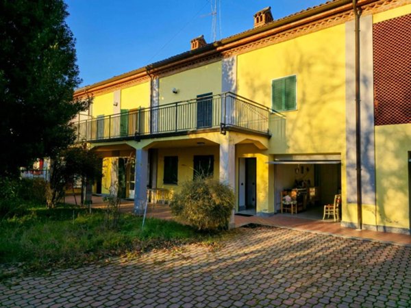 casa indipendente in vendita ad Alessandria in zona Valle San Bartolomeo