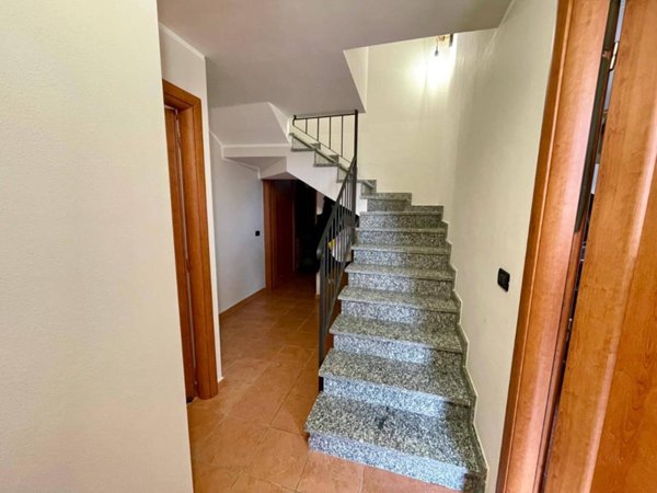 casa indipendente in vendita ad Alessandria in zona Casalbagliano