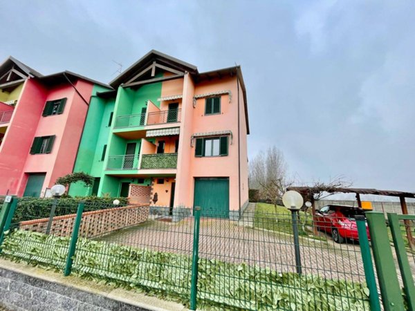 casa indipendente in vendita ad Alessandria in zona Casalbagliano