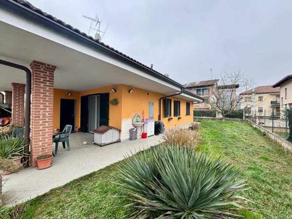 casa indipendente in vendita ad Alessandria in zona Cabanette