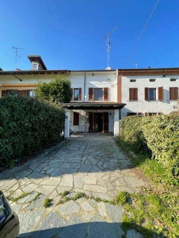 casa indipendente in vendita ad Alessandria in zona Valle San Bartolomeo