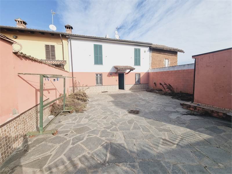 casa indipendente in vendita ad Alessandria in zona Mandrogne
